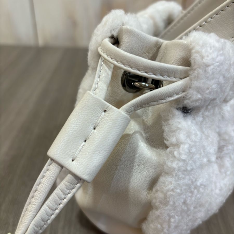 CHANEL A22480 白色 羔羊毛 全皮 銀釦 束口 流蘇 肩背包 水桶包 手提包-22