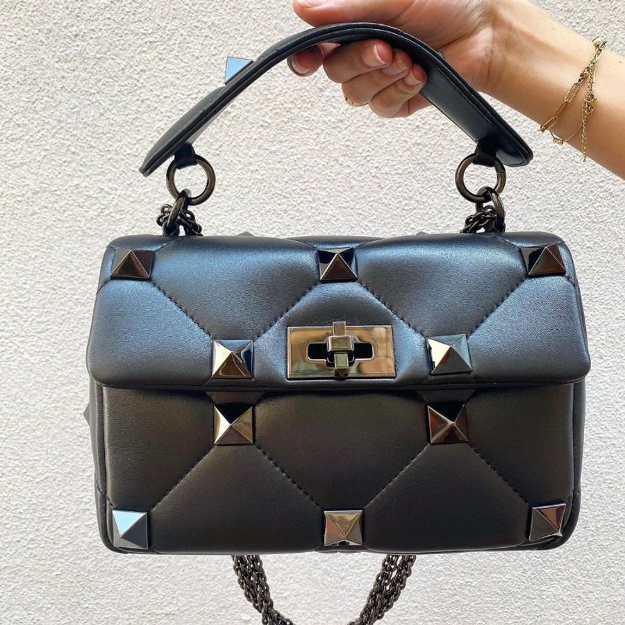 【促銷品】Valentino Roman Stud 中款納帕羊皮羅馬鉚釘包 黑色-4