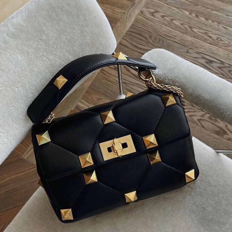 【促銷品】Valentino Roman Stud 中款納帕羊皮羅馬鉚釘包 黑色-8