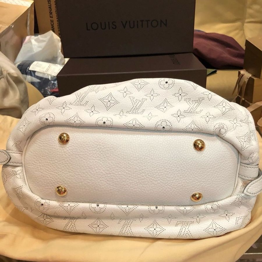 LOUIS VUITTON LV 路易威登 白色米白全皮雷射洞洞林志玲包肩背包葵花包附帶可加長 附防塵袋防塵盒 原價103000元 101購入證明-1