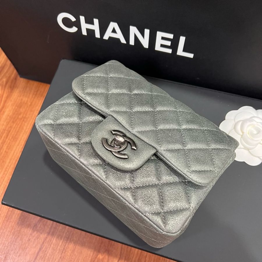 降!💰 CHANEL金屬綠羊皮仿舊銀鍊方胖斜背包-0