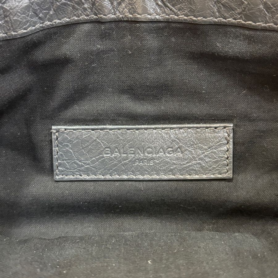 Balenciaga鐵灰復古小羊皮Clip M機車手拿包-12
