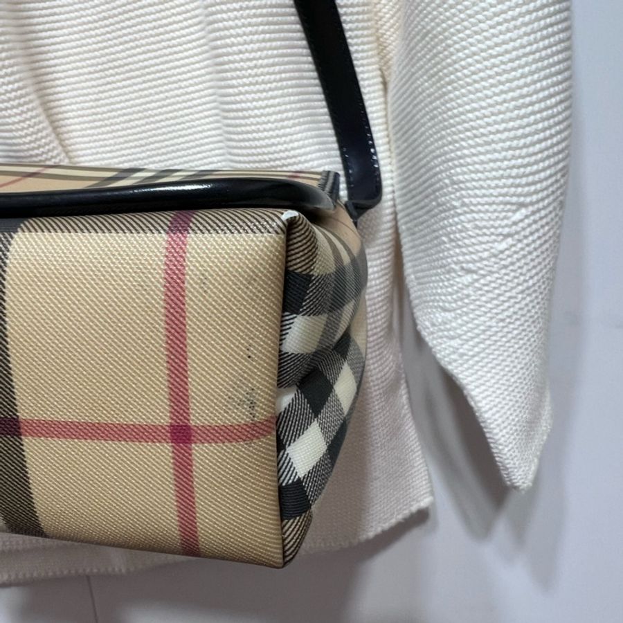 Burberry經典格紋側背包-6
