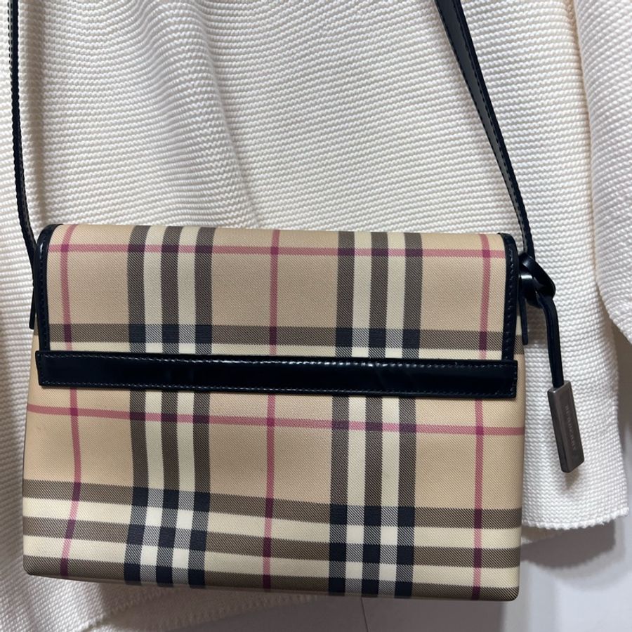 Burberry經典格紋側背包-19