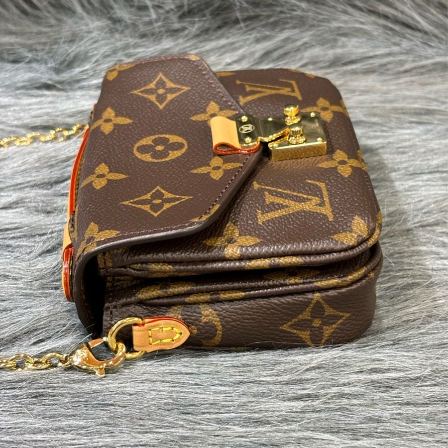LV M81267 Micro Metis 老花 原花 金釦 小廢包 斜背包 零錢包 郵差包-11