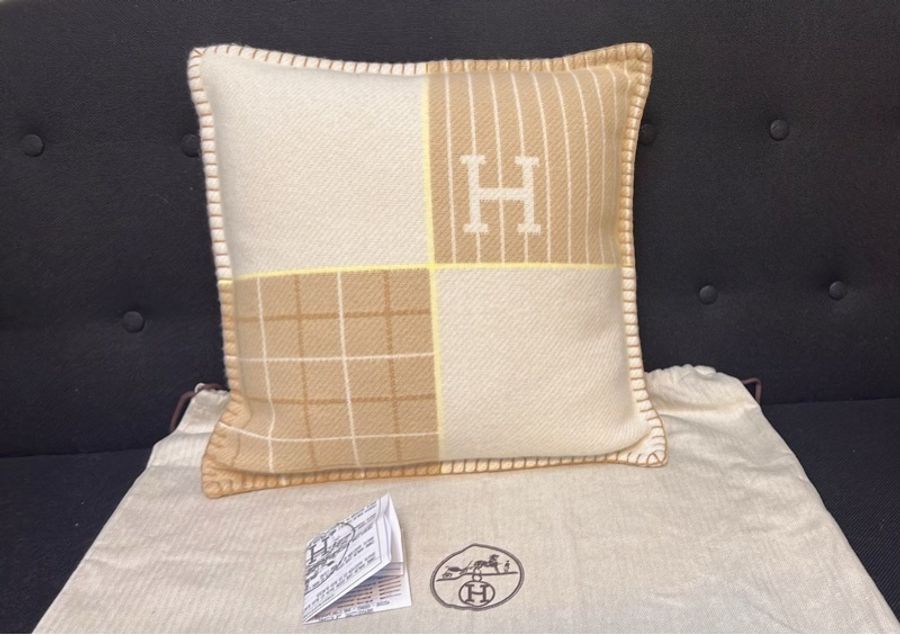 全新HERMES 愛馬仕baby抱枕 奶茶色-1