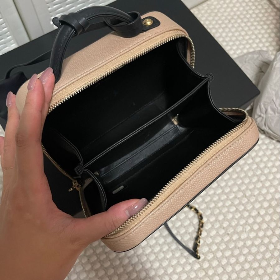 Chanel vanity case-8