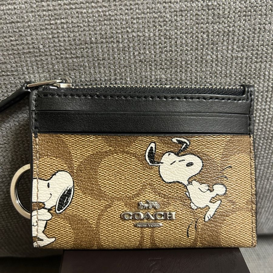 Coach x Snoppy限量聯名款 卡包 零錢包 卡夾 史奴比 證件夾 鑰匙圈-0