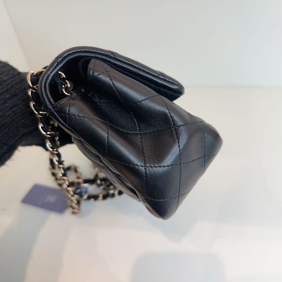 Chanel Lambskin square羊皮方胖 銀扣-1