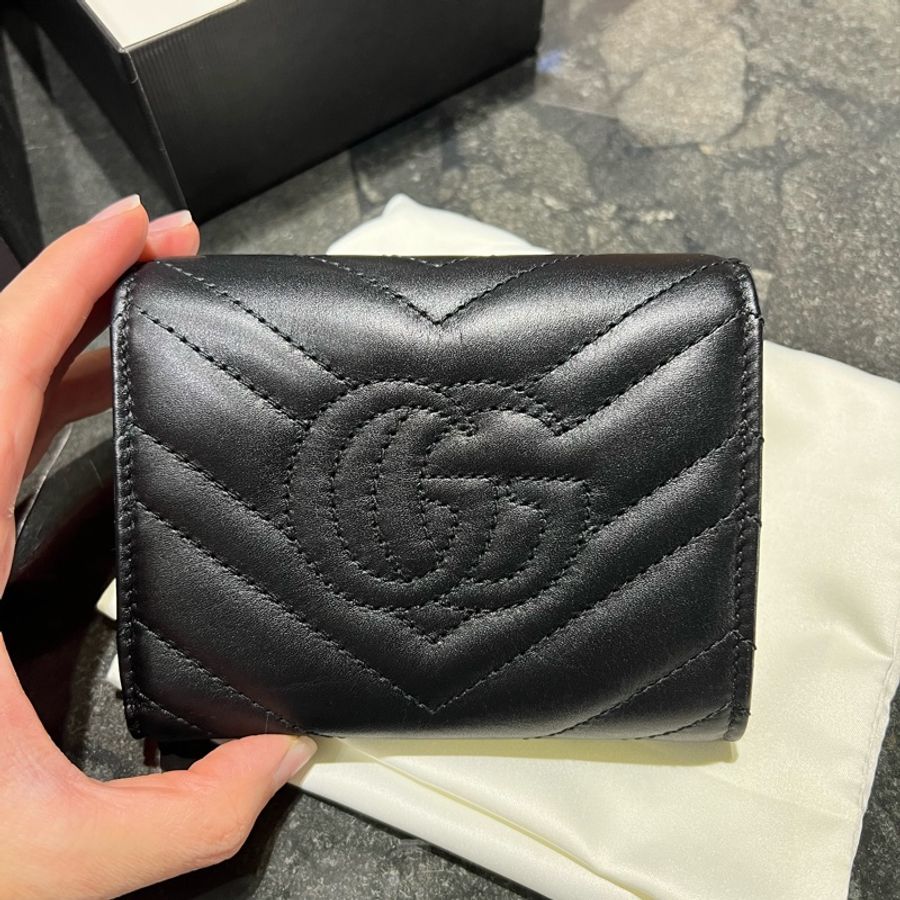 GUCCI 古馳 GG Marmont 金屬雙G LOGO絎縫小牛皮三折扣式零錢短夾-7
