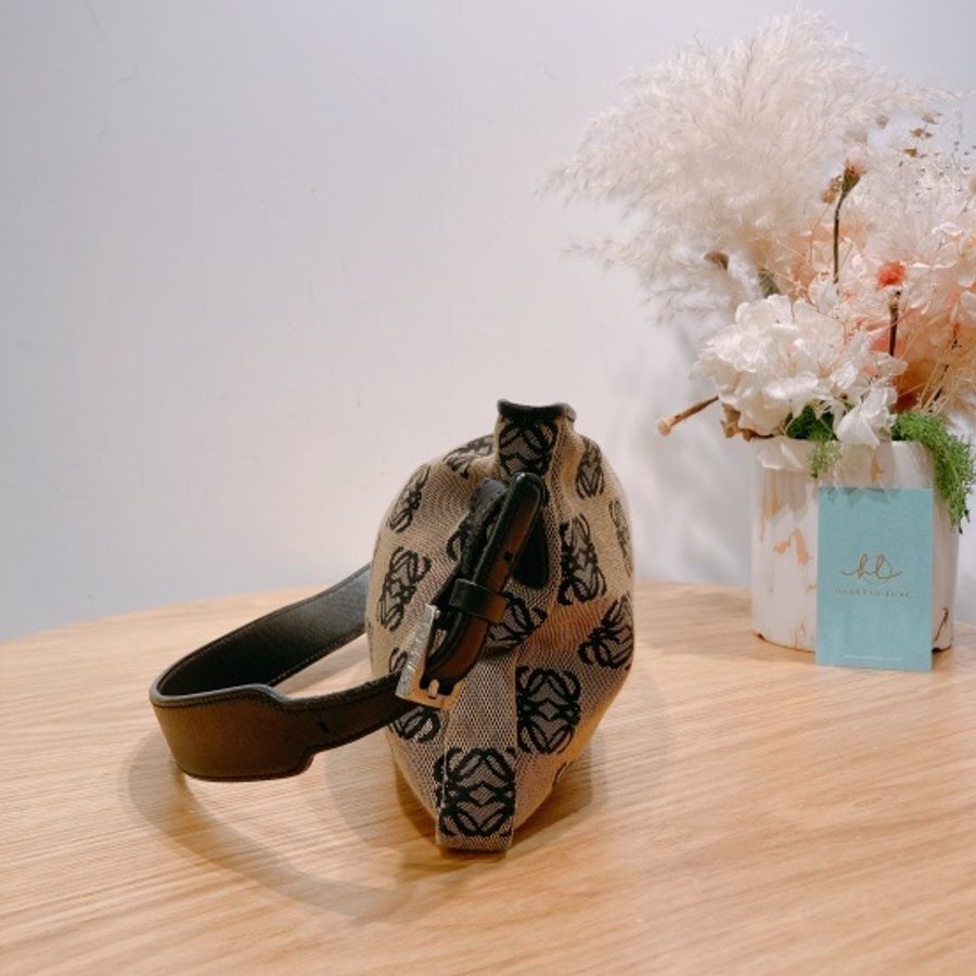 LOEWE 羅意威經典復古花紋帆布腋下包包MONOGRAM CANVAS SHOULDER BAG-4