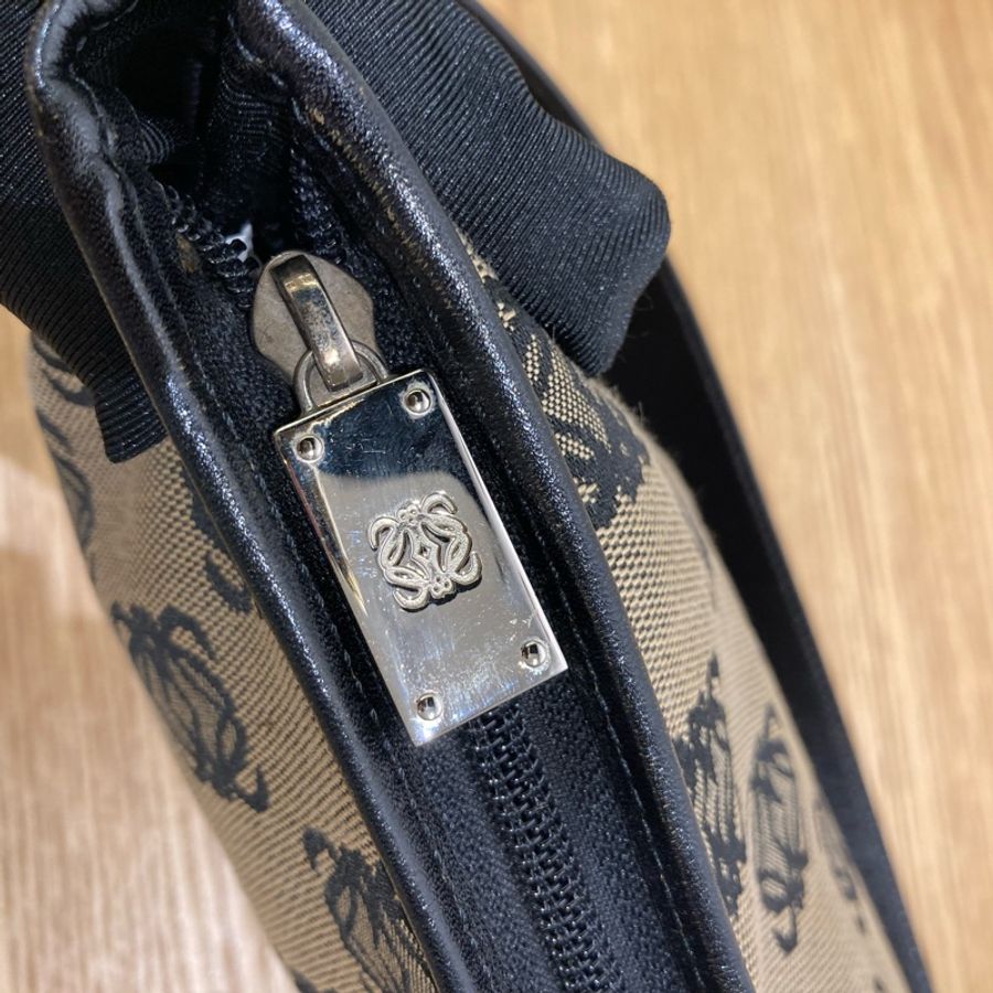 LOEWE 羅意威經典復古花紋帆布腋下包包MONOGRAM CANVAS SHOULDER BAG-13