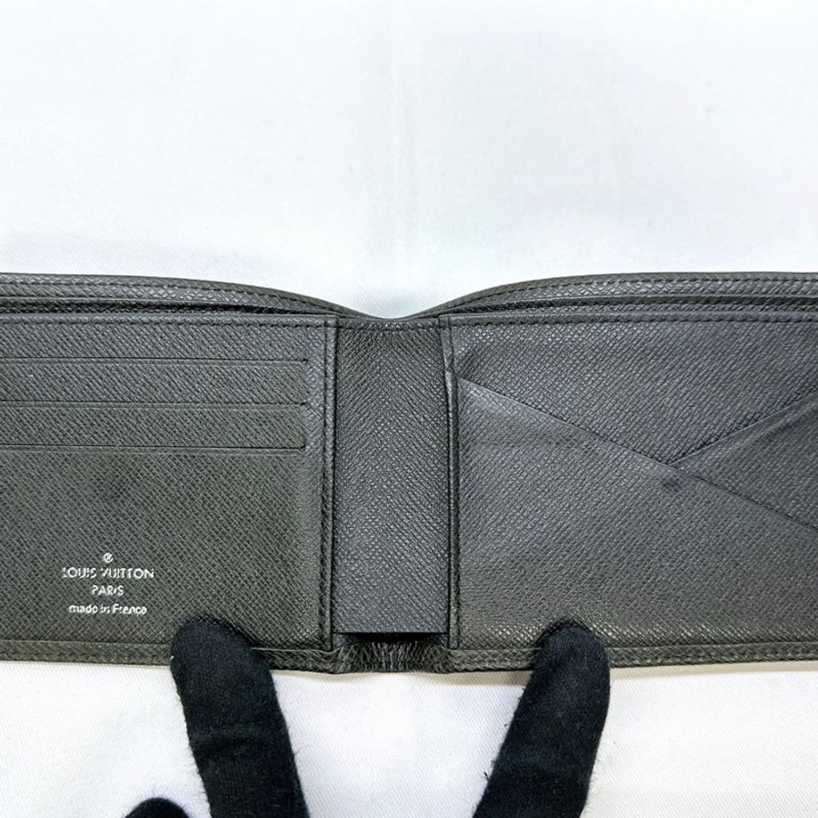 LV Multiple Taiga皮革短夾-6