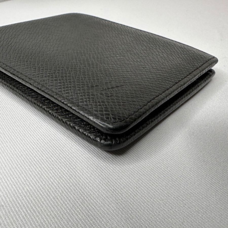 LV Multiple Taiga皮革短夾-11