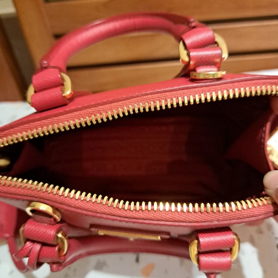 Prada 桃粉防刮牛皮金扣mini手提斜側背貝殼包-6