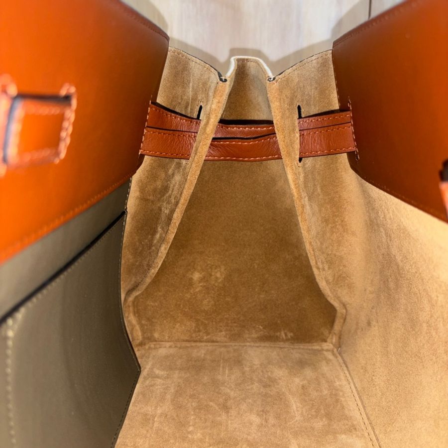 Loewe焦糖x軍綠小牛皮拼帆布Lazo手提托特包East West-19