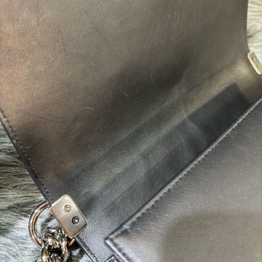 CHANEL A67086 黑色 羊皮 銀釦 山形紋 boy25 斜背包 相機包-30
