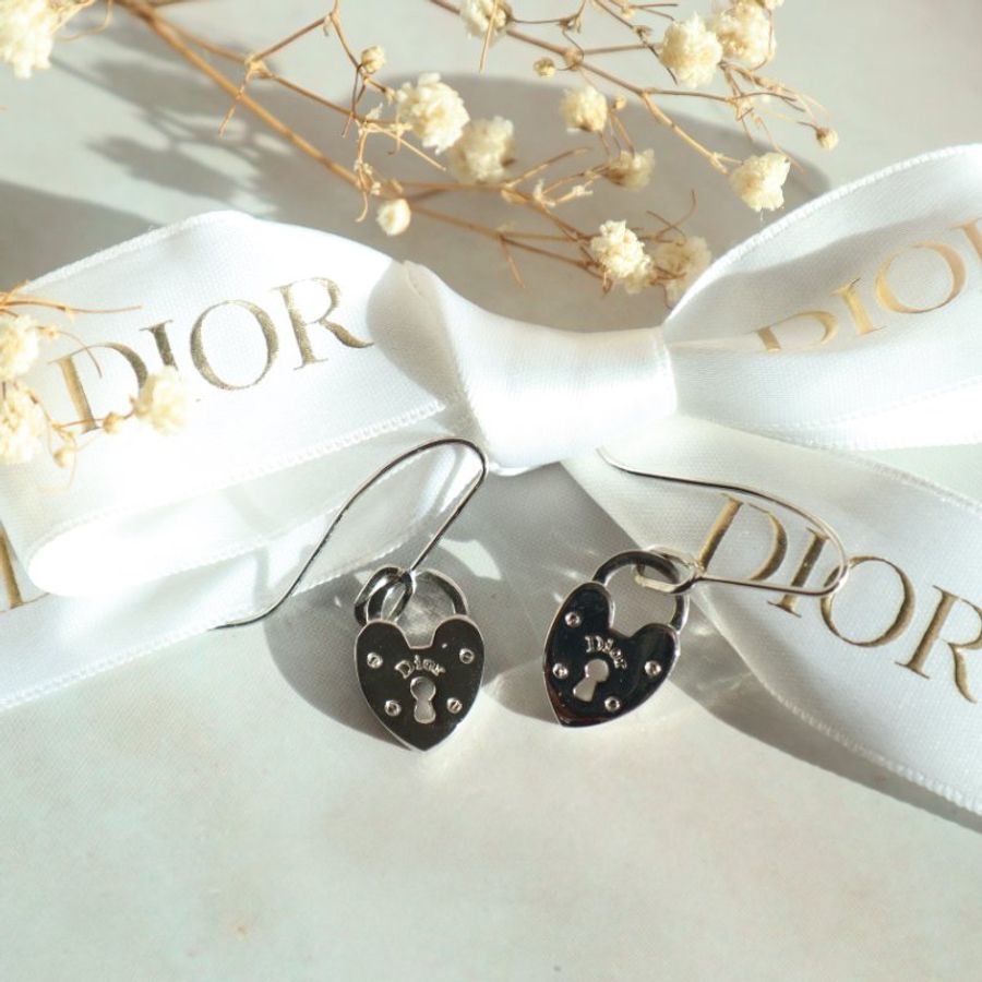 新品上架 現貨 🔥💖 ✨Christian Dior 心心銀色小鎖耳環 Dior 耳環 Dior Earring-3