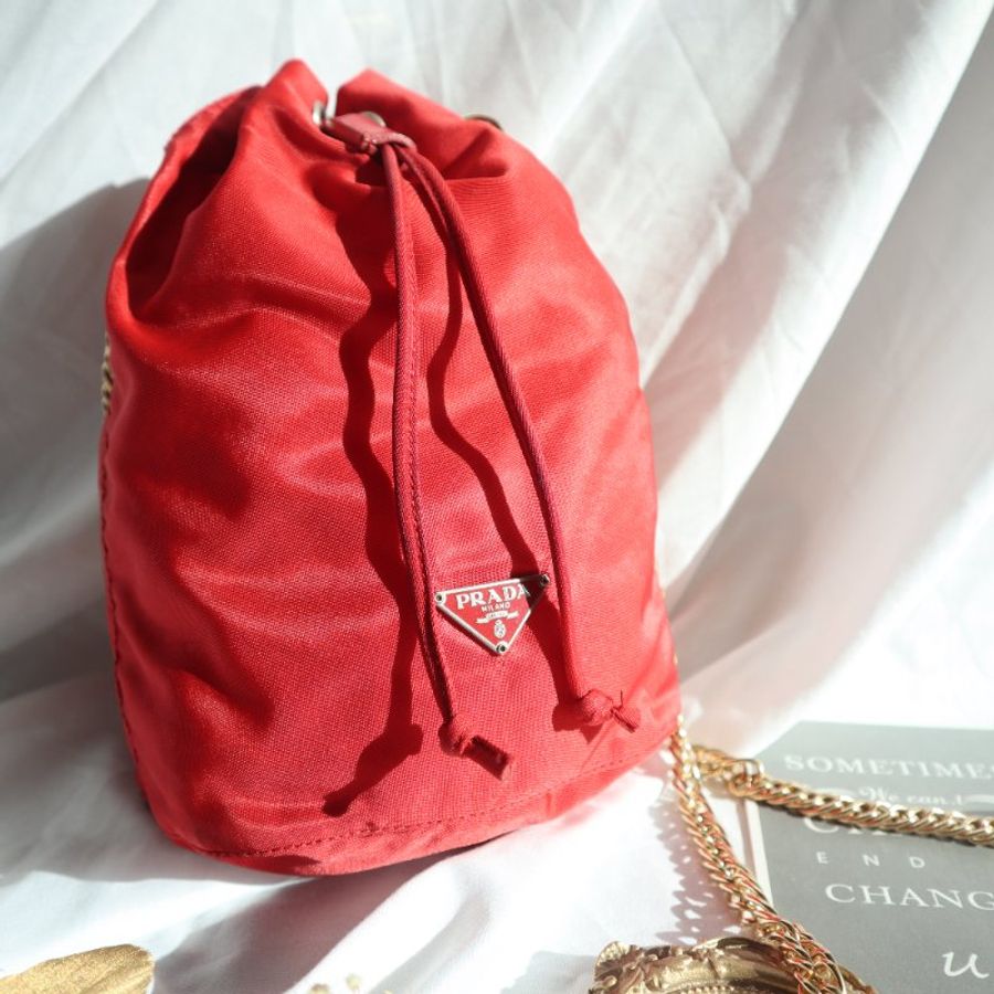 新品上架 現貨 🔥💖 ✨Prada Nylon Tessuto Small Bucket Drawstring Bag Prada Mini Bucket Bag Prada 水桶包-2