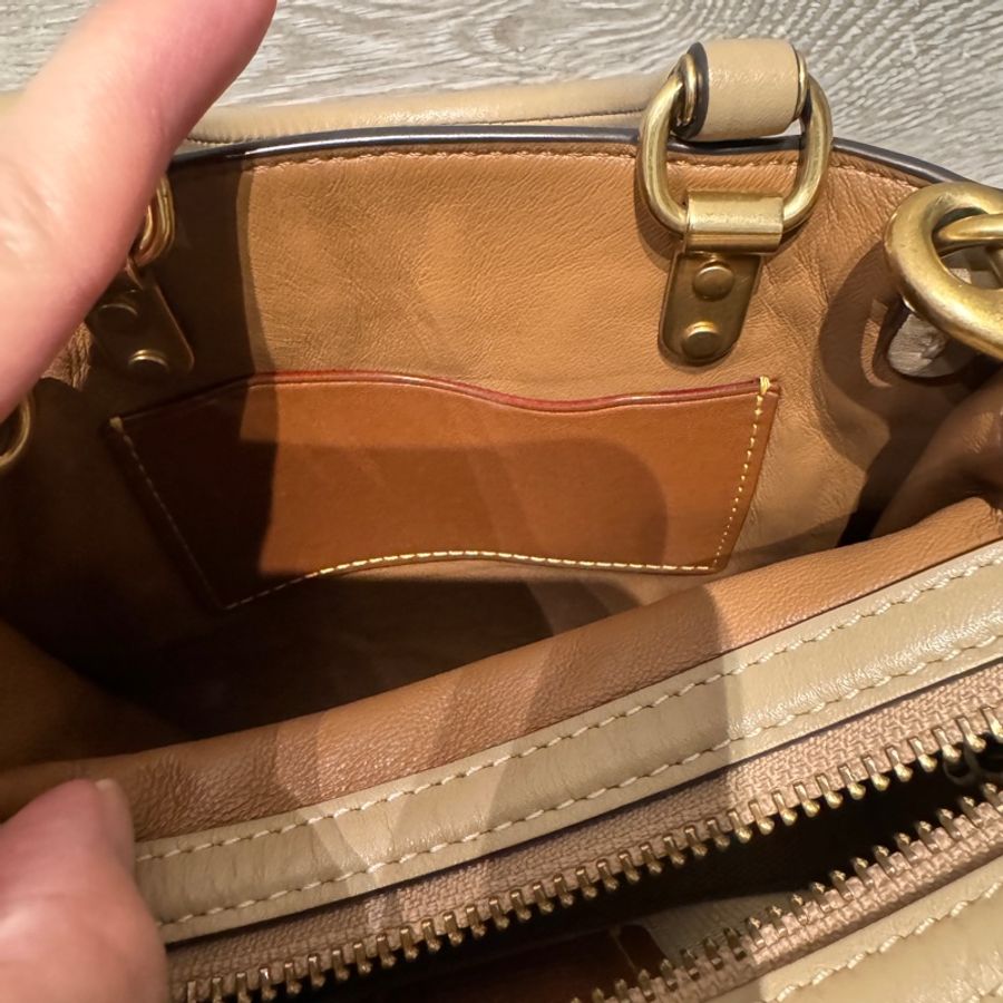 Coach Rouge 17 專櫃奶茶色-4