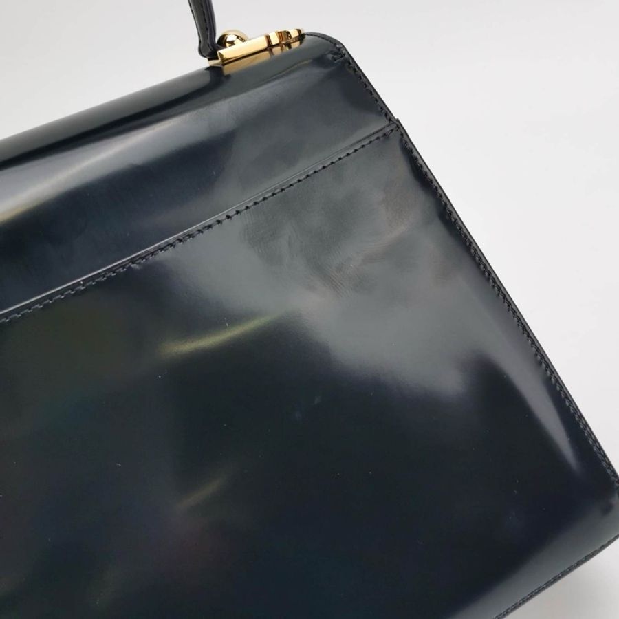 Salvatore Ferragamo 博物館系列小號牛皮純色Gancini扣飾手提單肩包-10