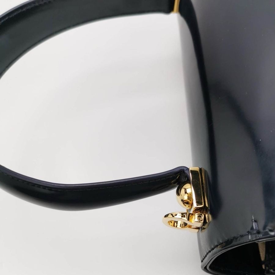 Salvatore Ferragamo 博物館系列小號牛皮純色Gancini扣飾手提單肩包-11