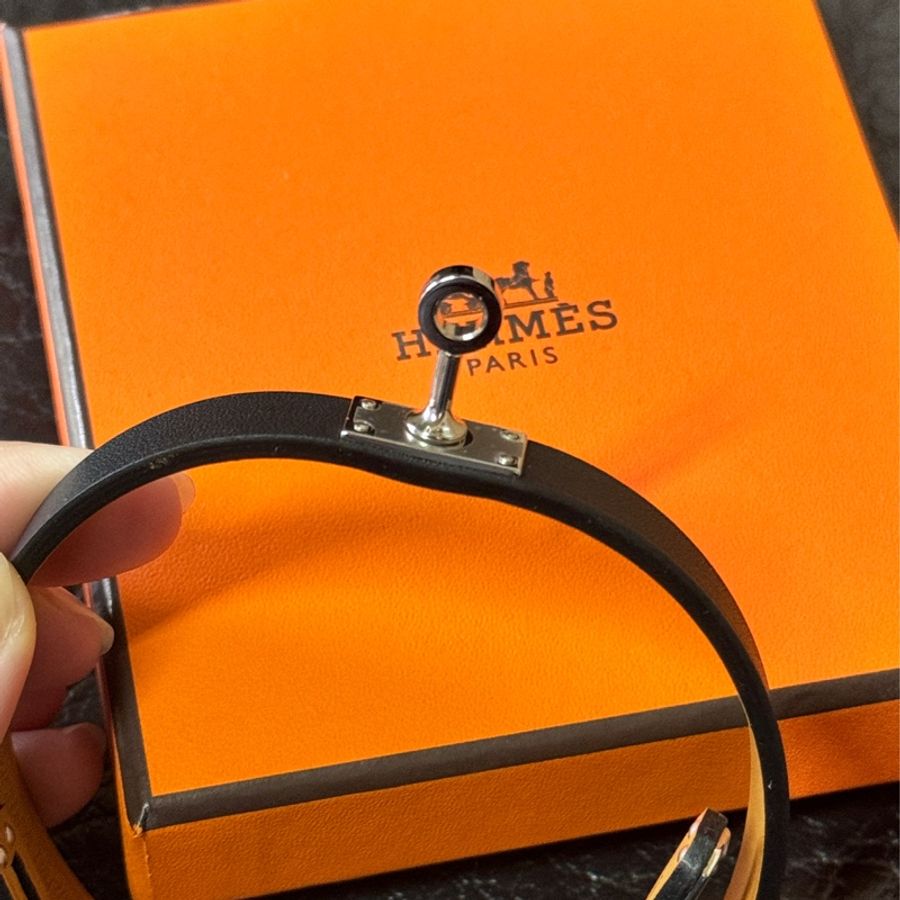 HERMÈS 黑小牛皮 Mini Kelly 銀扣手環-9