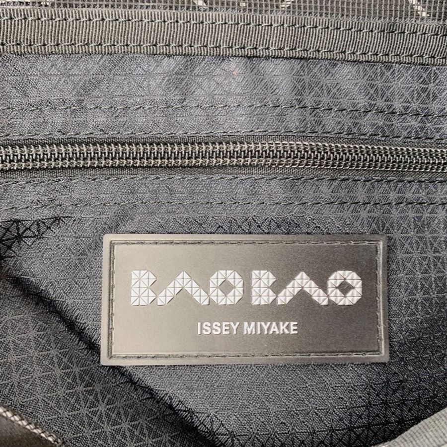 BAOBAO 三宅一生 6X6幾何亮面手提包-9