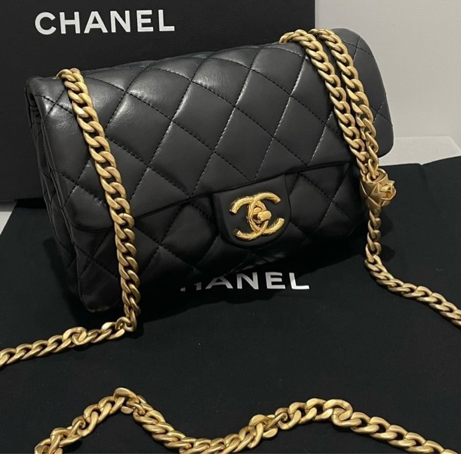 Chanel Lambskin 22K 金柱調節風琴包-2