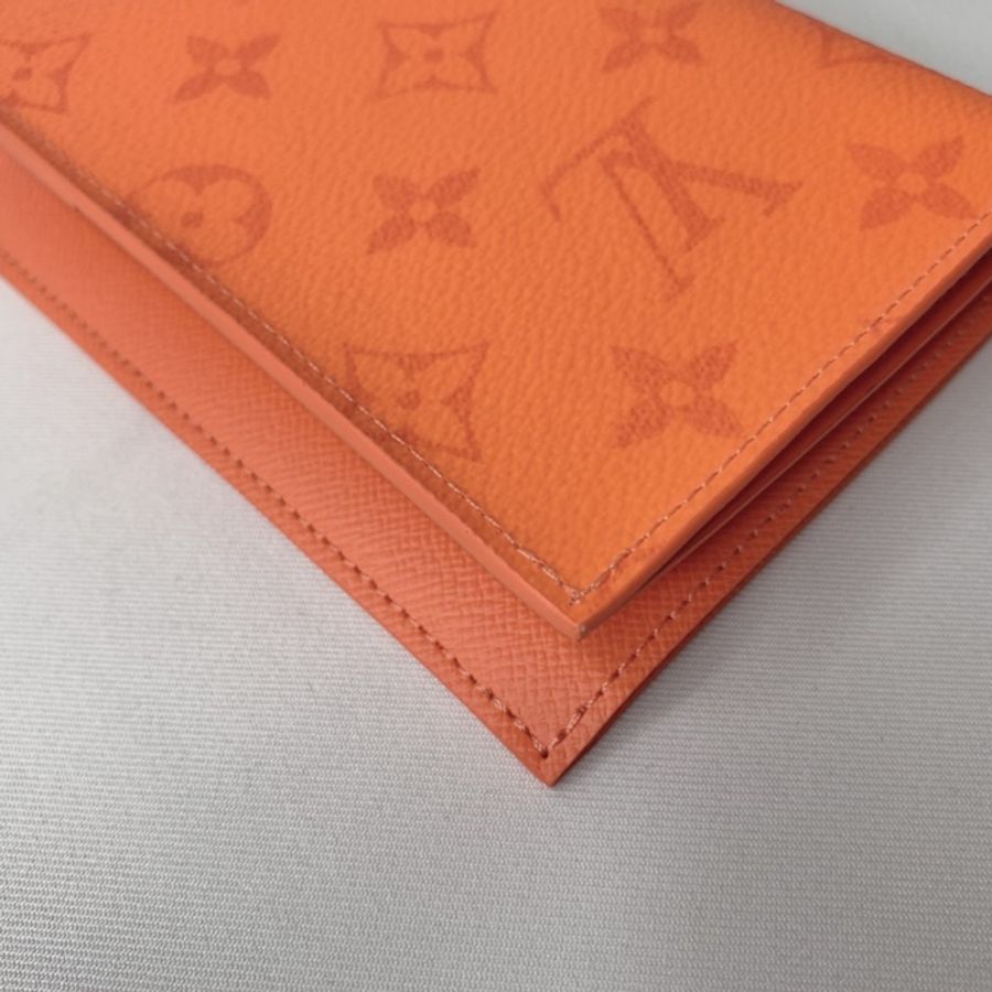 LV 橘花卡夾護照套-13