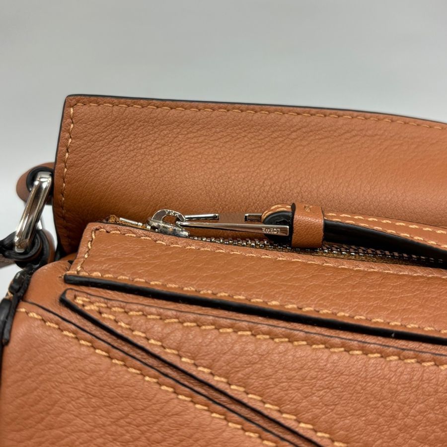 Loewe焦糖色牛皮銀釦Mini Puzzle兩用斜背包*-16