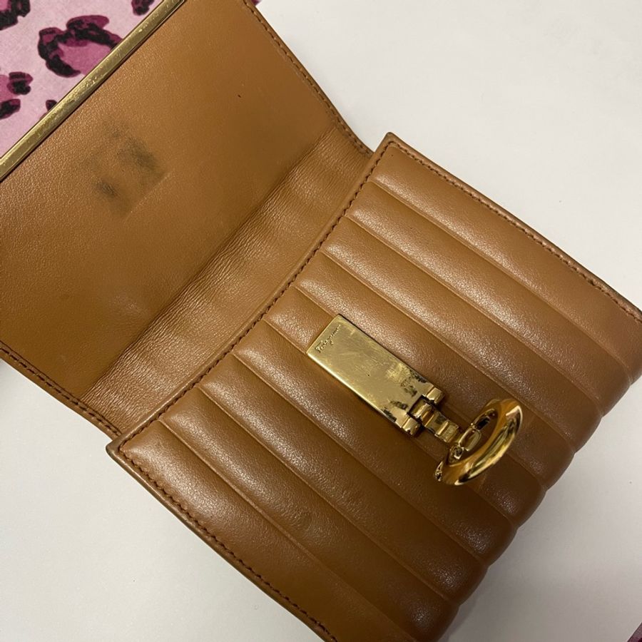 Salvatore Ferragamo Grancio 金馬蹄扣短夾(有零錢包)-6