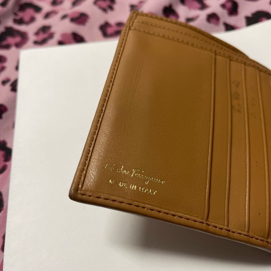 Salvatore Ferragamo Grancio 金馬蹄扣短夾(有零錢包)-9