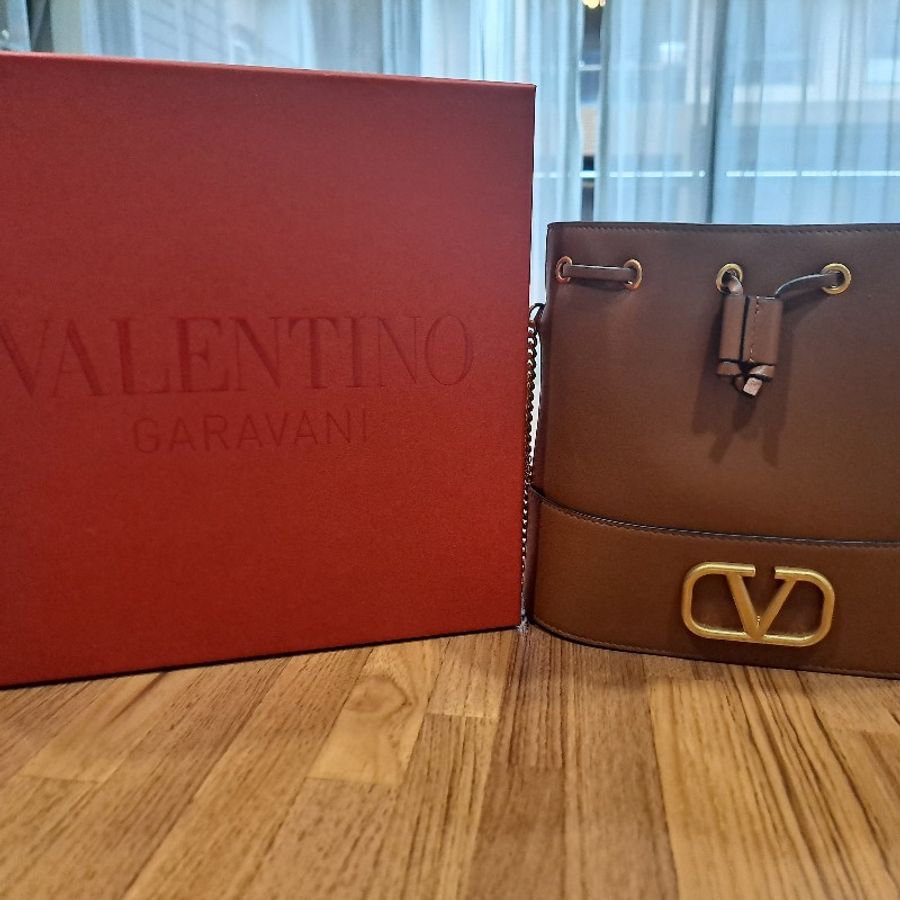 Valentino Garavani VLogo 水桶包 最後降價-8