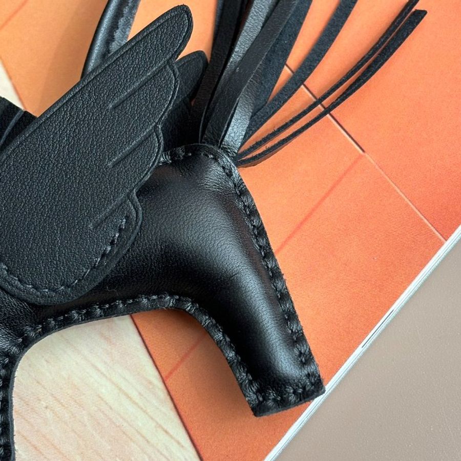 全新 ::HERMES:: Rodeo PM 黑色小飛馬吊飾-4