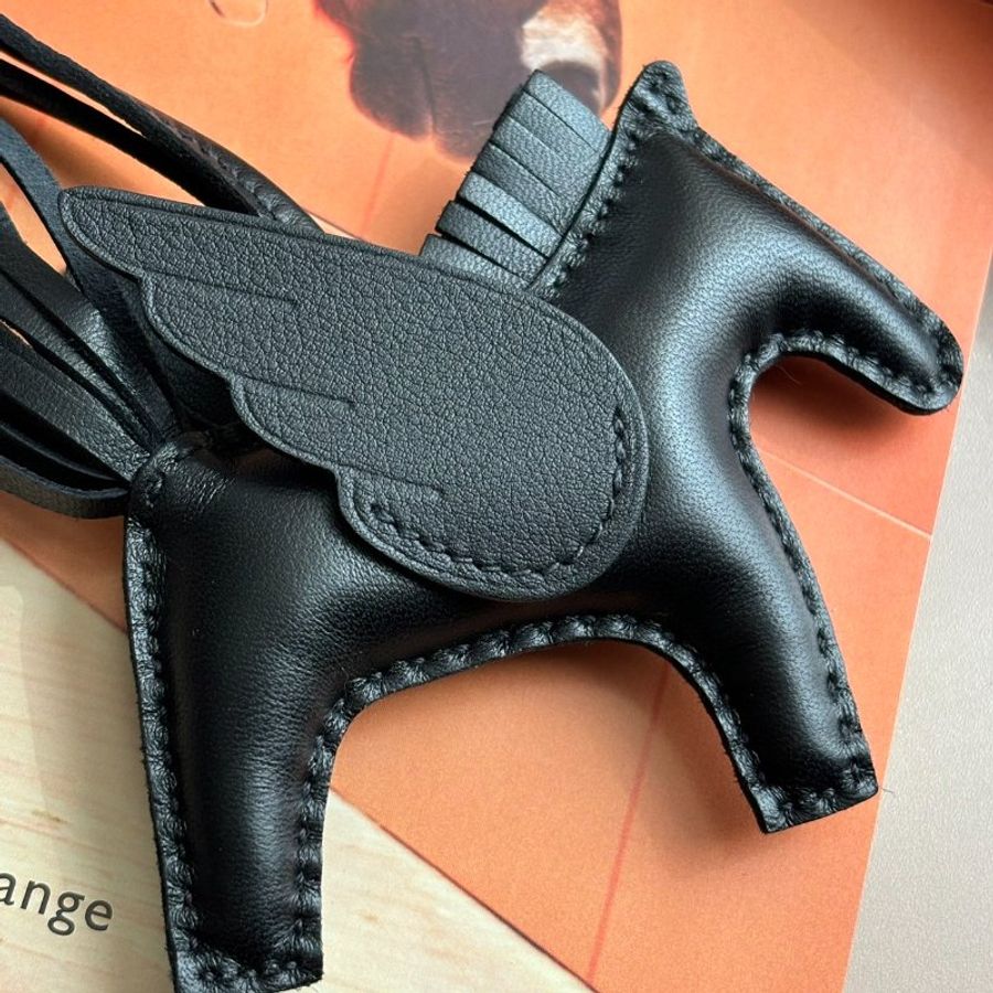 全新 ::HERMES:: Rodeo PM 黑色小飛馬吊飾-6