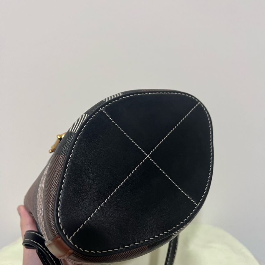 burberry 棕色迷你TB水桶包-1