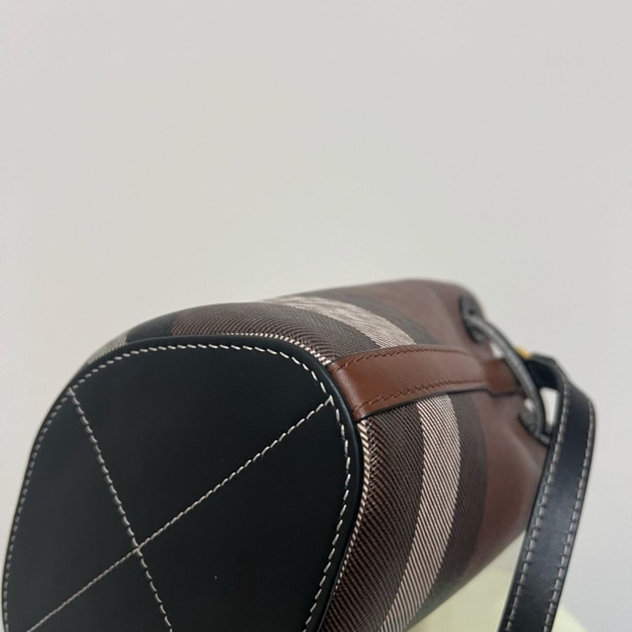 burberry 棕色迷你TB水桶包-11