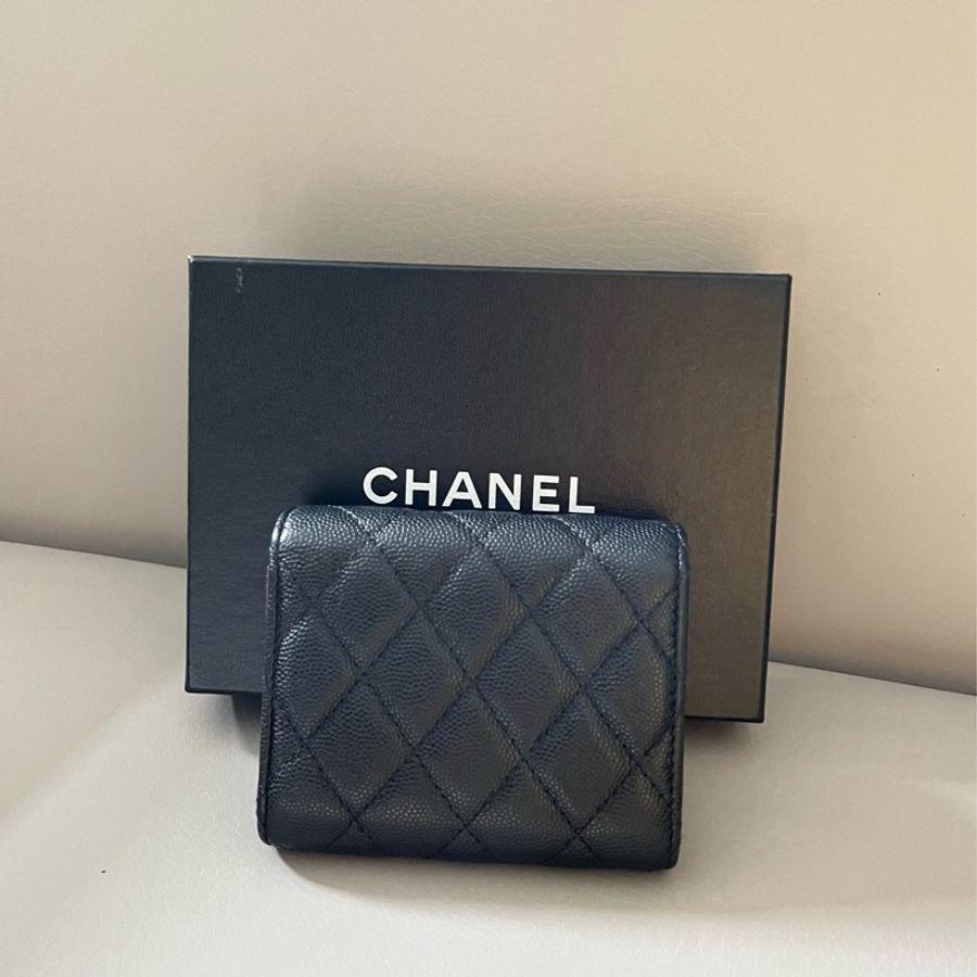 Chanel CF黑色金釦三折短夾-1