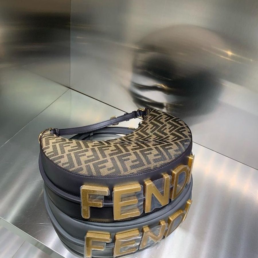 🎊佳節特賣🎁Fendi 8BR798 小款 Fendigraphy FF布料彎月包 棕色《當季專櫃正售★全新商品 》-19