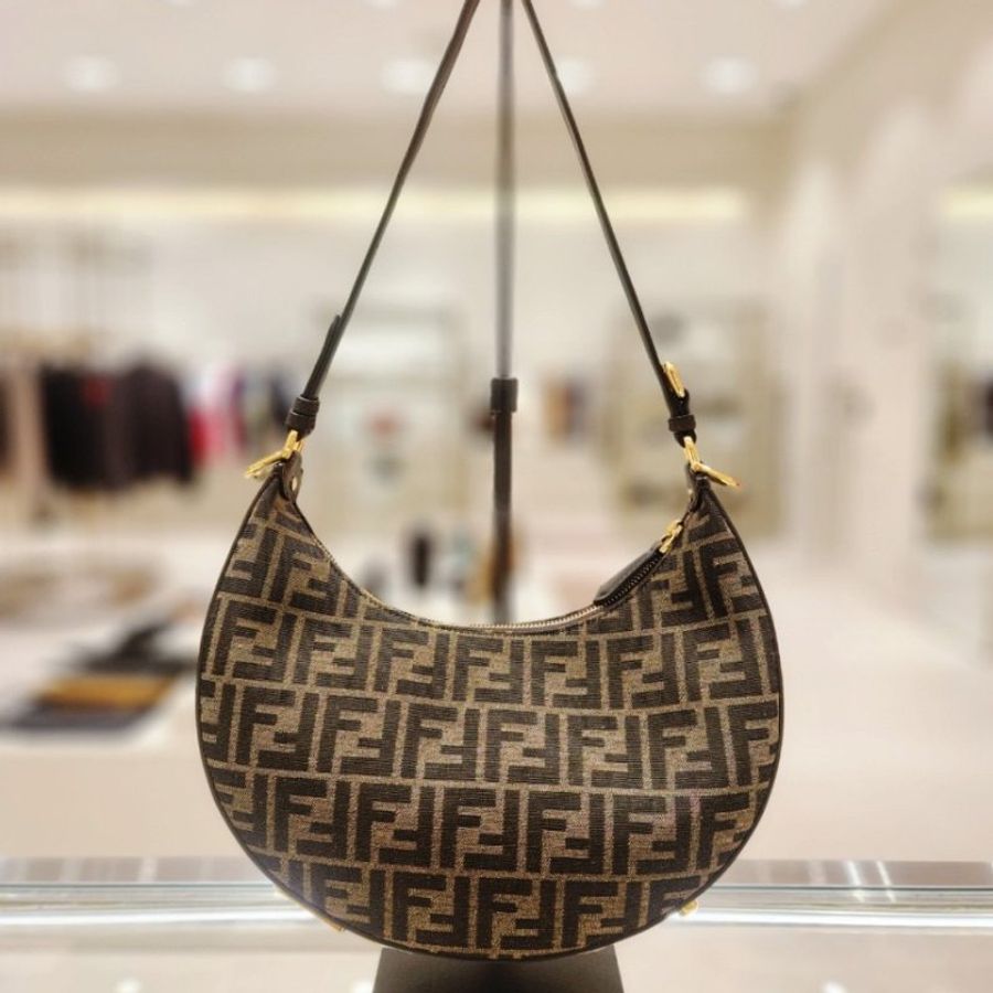 🎊佳節特賣🎁Fendi 8BR798 小款 Fendigraphy FF布料彎月包 棕色《當季專櫃正售★全新商品 》-3