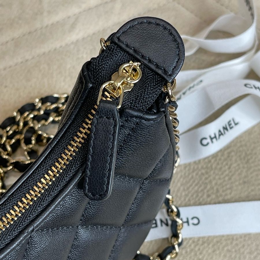 CHANEL 黑羊皮mini月牙包/彎月包🗝️2023年出款-12
