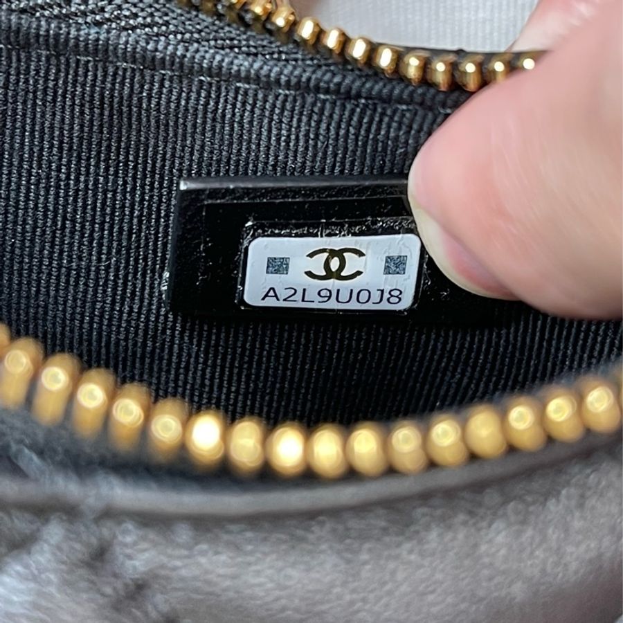 CHANEL 黑羊皮mini月牙包/彎月包🗝️2023年出款-16
