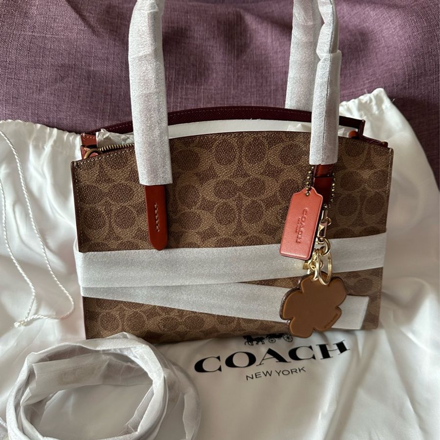 Coach經典斜背手袋-5