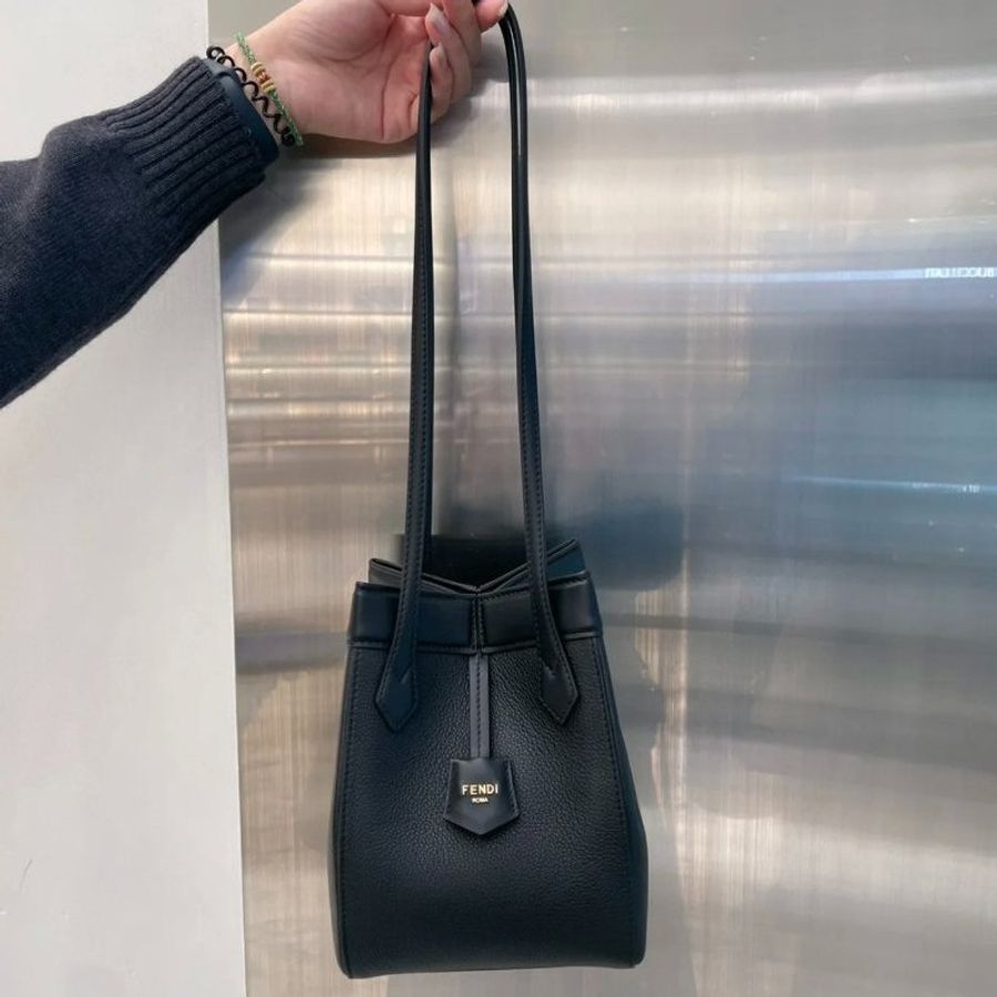 🎉新品好折扣✨Fendi 8BS083 迷你可變型 Origami 摺紙包 黑色-13