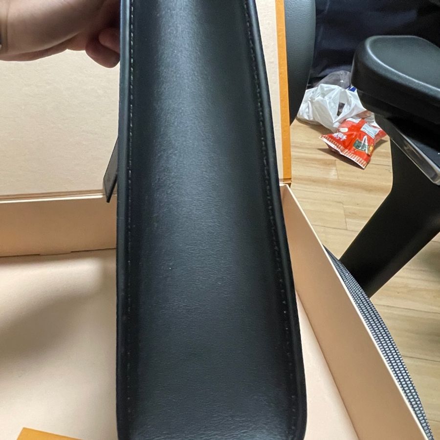Louis Vuitton M46098黑花斜背琴譜包-5