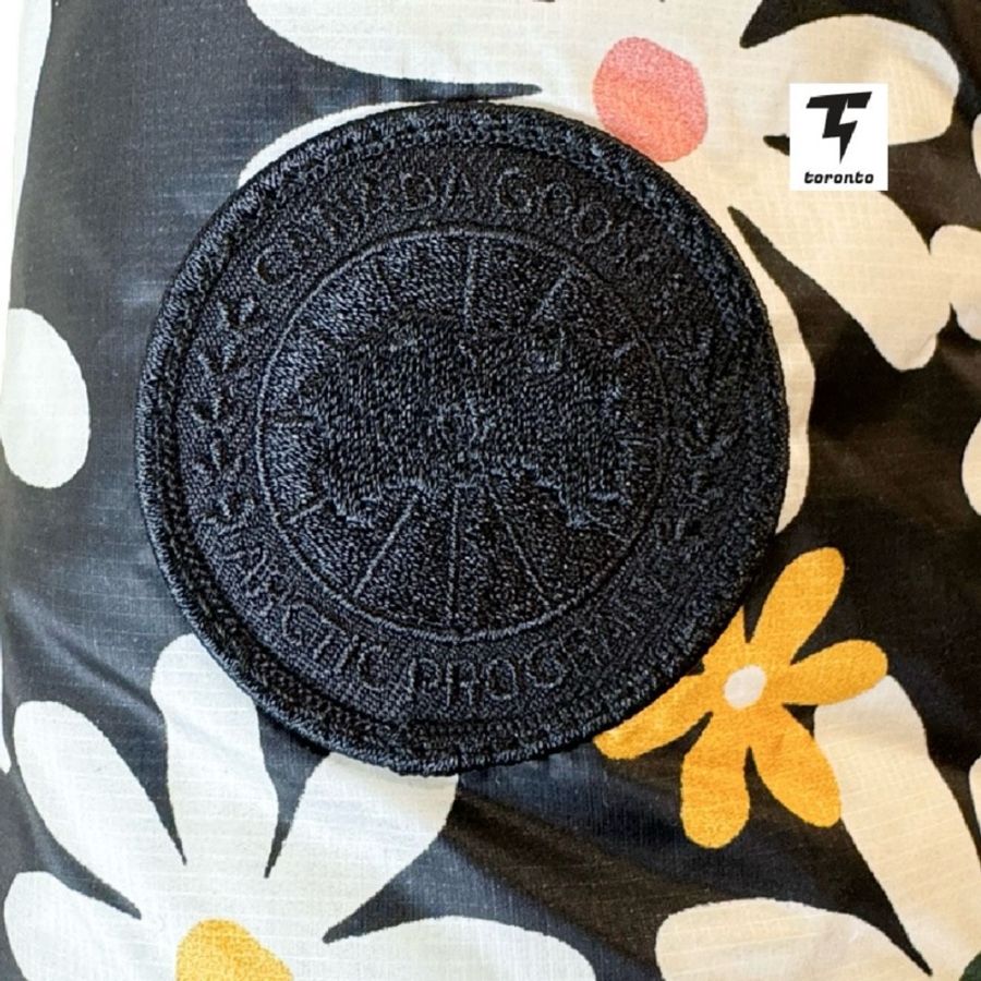 在台現貨正貨CANADA GOOSE 加拿大鵝Canada Goose x Reformation Lorita 雙面花卉印花羽絨服 長袖-7