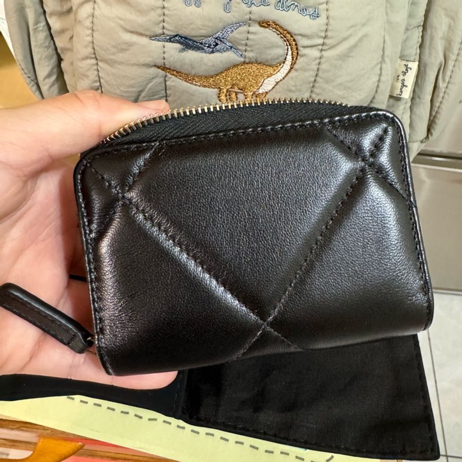 全新品香奈兒Chanel黑金19拉鍊ㄇ字羊皮小皮夾零錢包-3