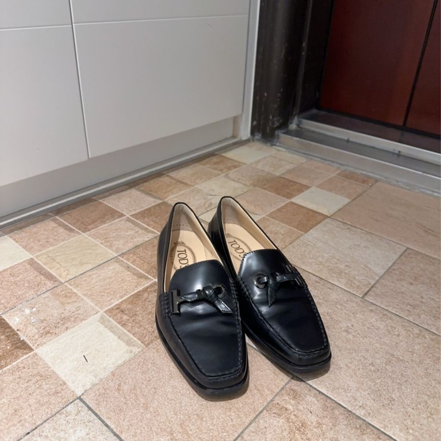 9.9成新 原價$22300✨Tod’s 經典帶點小姊姊氣質 豆豆鞋 5.5-7