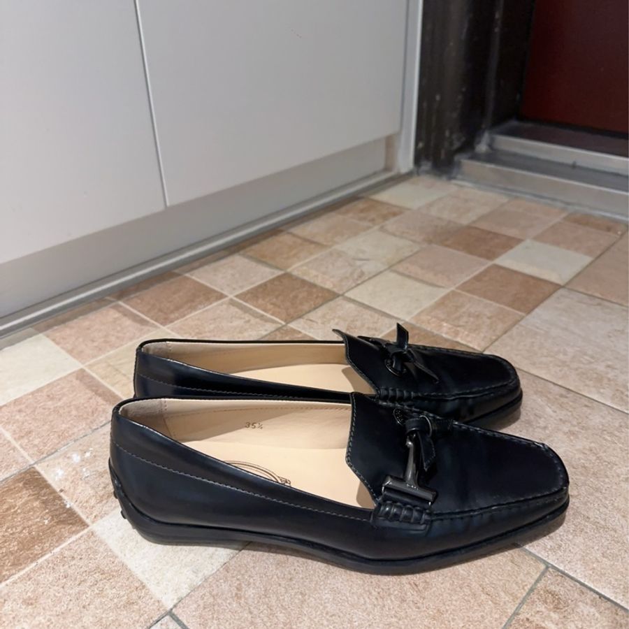 9.9成新 原價$22300✨Tod’s 經典帶點小姊姊氣質 豆豆鞋 5.5-10
